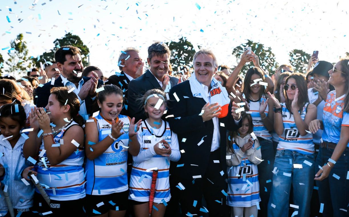 Un hito deportivo para Laboulaye: Llaryora inauguró una cancha de hockey sintético