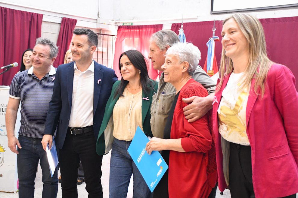 Vecinos del norte y sur provincial fueron reconocidos como poseedores de sus terrenos y viviendas Vecinos del norte y sur provincial fueron reconocidos como poseedores de sus terrenos y viviendas