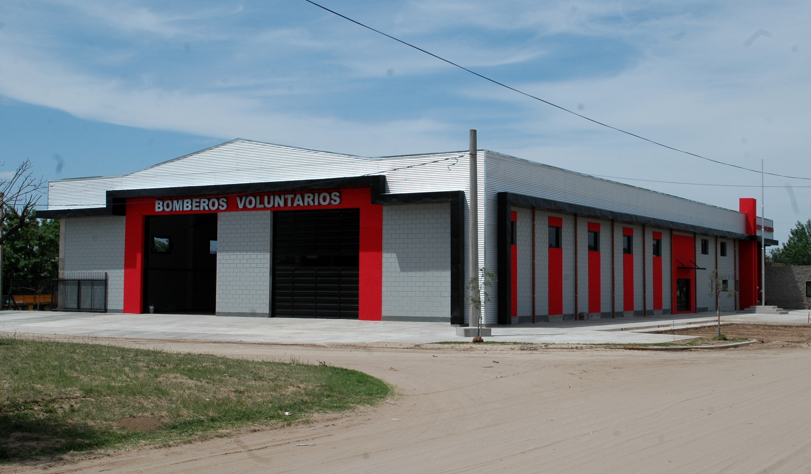 El nuevo Presidente de la Comisión Directiva de Bomberos es Daniel Piretro.