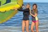 La ex campeona de windsurf viajó al Caribe, donde compartió su pasión por el deporte con sus hijas Catalina y Sol.